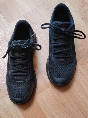Men's Black Mesh Athletic Sneakers with Cushioned Sole Oil & Slip Resistant